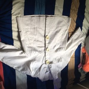 White buttoned jacket with pockets